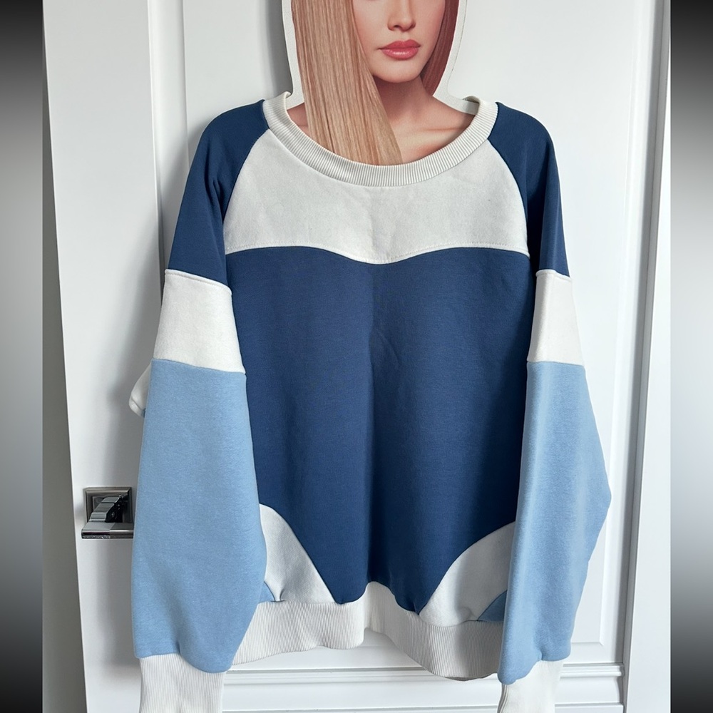 3/25$Blue and white Women's Sweater M - L